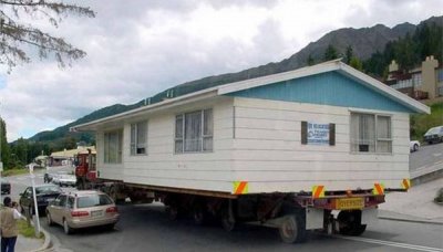 美國(guó)人搬家理由很奇葩，整棟房子直接用汽車運(yùn)
